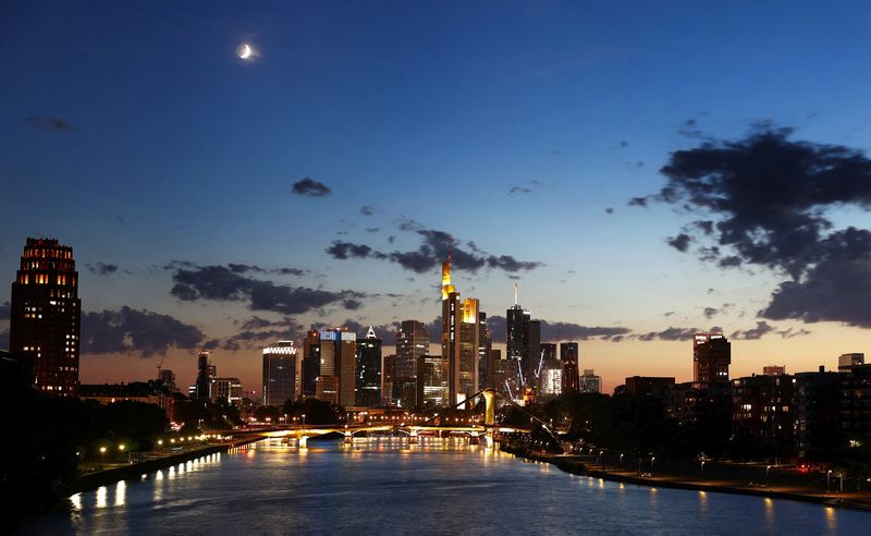 &copy; Reuters. FILE PHOTO: The sun sets behind the skyline of Frankfurt, Germany, July 3, 2022.  REUTERS/Kai Pfaffenbach/File Photo