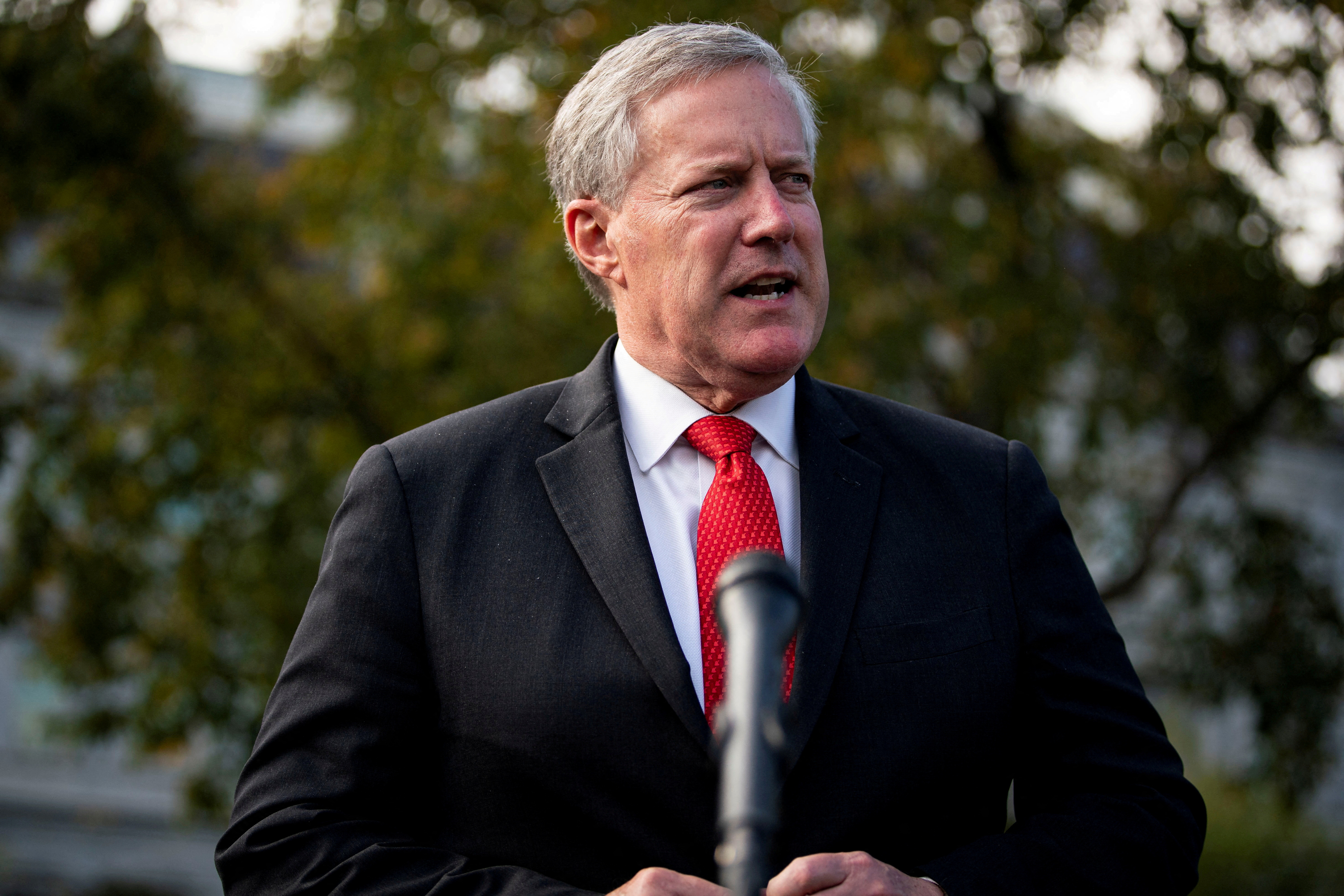 &copy; Reuters. FILE PHOTO: White House Chief of Staff Mark Meadows speaks to reporters following a television interview, outside the White House in Washington, U.S. October 21, 2020. REUTERS/Al Drago/File Picture