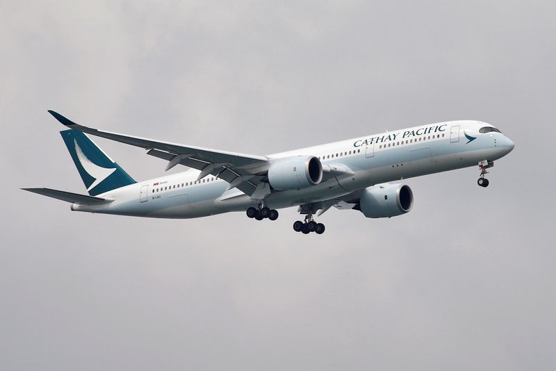 &copy; Reuters. FILE PHOTO: A Cathay Pacific Airways Airbus A350-900 airplane approaches to land at Changi International Airport in Singapore June 10, 2018.  REUTERS/Tim Chong/File Photo