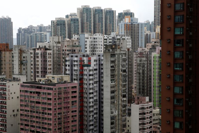 © Reuters. A general view shows residential apartment blocks in Hong Kong, China, June 29, 2019. REUTERS/Thomas Peter/Files
