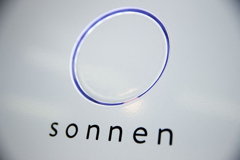 &copy; Reuters. FILE PHOTO: A lithium battery unit of the startup "sonnen", formerly known as Sonnenbatterie, is seen in Berlin, Germany, October 14, 2016.    REUTERS/Axel Schmidt/File Photo