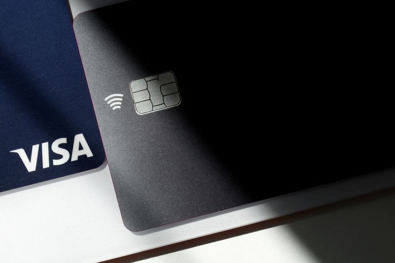 © Reuters. FILE PHOTO: Visa credit and debit cards are seen in this picture illustration taken August 2, 2022. REUTERS/Benoit Tessier/File Photo