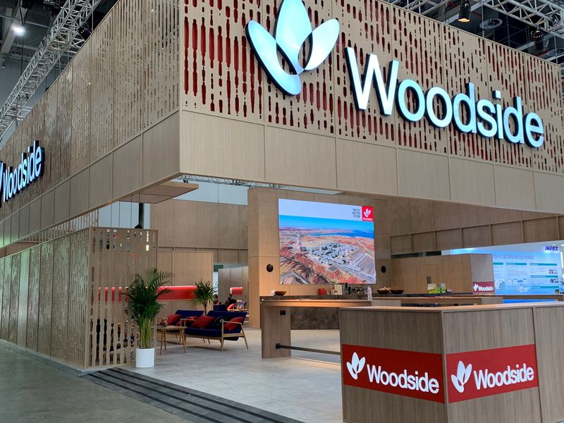 © Reuters. FILE PHOTO: Australia's Woodside Energy Group's exhibition booth is seen at the World Gas Conference 2022 in Daegu, South Korea May 23, 2022. REUTERS/Florence Tan/File Photo/File Photo