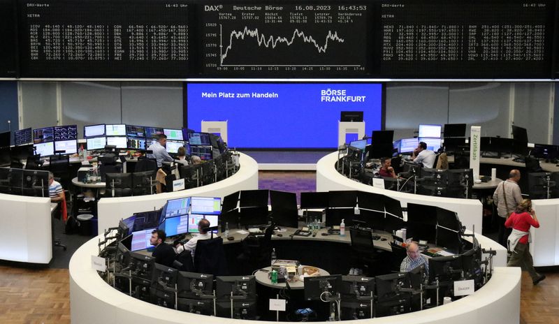 &copy; Reuters. FOTO DE ARCHIVO: El índice de precios de las acciones alemanas DAX gráfico en la bolsa de Fráncfort, Alemania. 16 de agosto de 2023. REUTERS/Staff