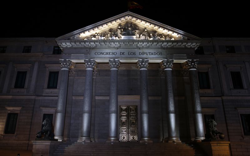 &copy; Reuters. The Spanish Parliament building is seen at night in central Madrid, Spain, March 2, 2016. REUTERS/Sergio Perez/File Photo