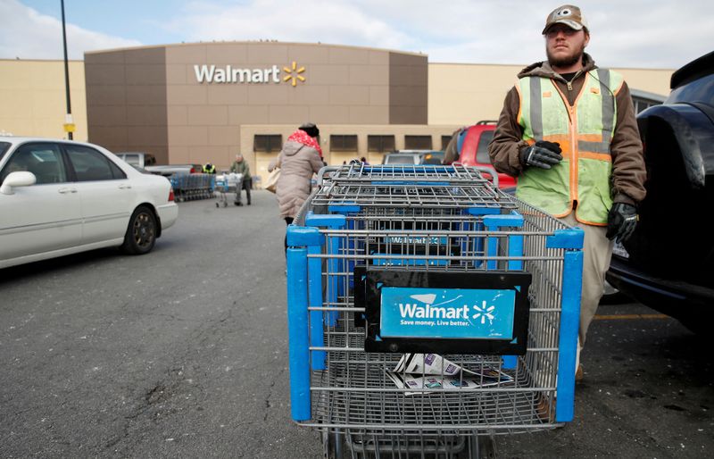 Walmart lifts forecasts as bargain-minded shoppers seek out low-priced groceries