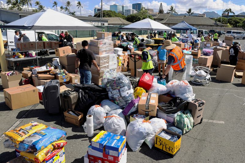 &copy; Reuters. FILE PHOTO: Hawaii stevedores and other volunteers prepare donations for the victims of the Maui wildfires at Pier 1, where they will ship them to Maui next week, in Honolulu, Hawaii, U.S. August 12, 2023. REUTERS/Marco Garcia/File Photo