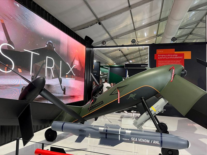 © Reuters. FILE PHOTO: BAE Systems Australia displays a model of its STRIX drone at the Australian International Airshow, in Avalon, Australia February 28, 2023. REUTERS/Jamie Freed/File Photo