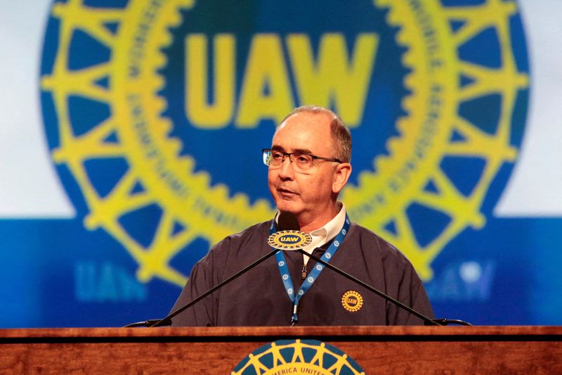 &copy; Reuters. FILE PHOTO: UAW President Shawn Fain chairs the 2023 Special Elections Collective Bargaining Convention in Detroit, Michigan, U.S. March 27, 2023. REUTERS/Rebecca Cook/File Photo
