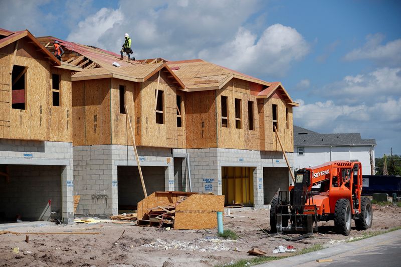 © Reuters. FILE PHOTO: New townhomes are seen under construction while building material supplies are in high demand in Tampa, Florida, U.S., May 5, 2021.  REUTERS/Octavio Jones/File Photo