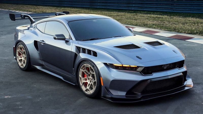 © Reuters. The new 2025 Ford Mustang GTD, a $300,000 limited-edition performance car, is shown in this undated company handout photo released to Reuters on August 17, 2023.   Ford Motor Company/Handout via REUTERS