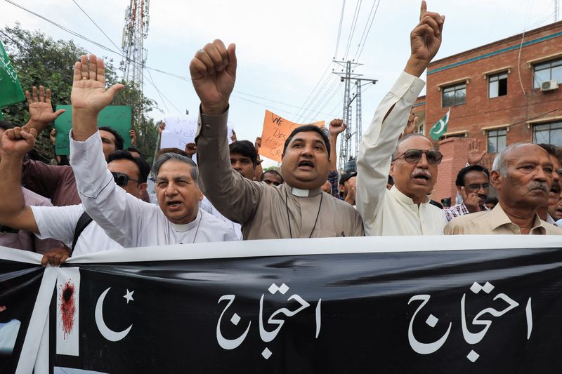 Pakistani Christian brothers held for blasphemy after mob burns churches