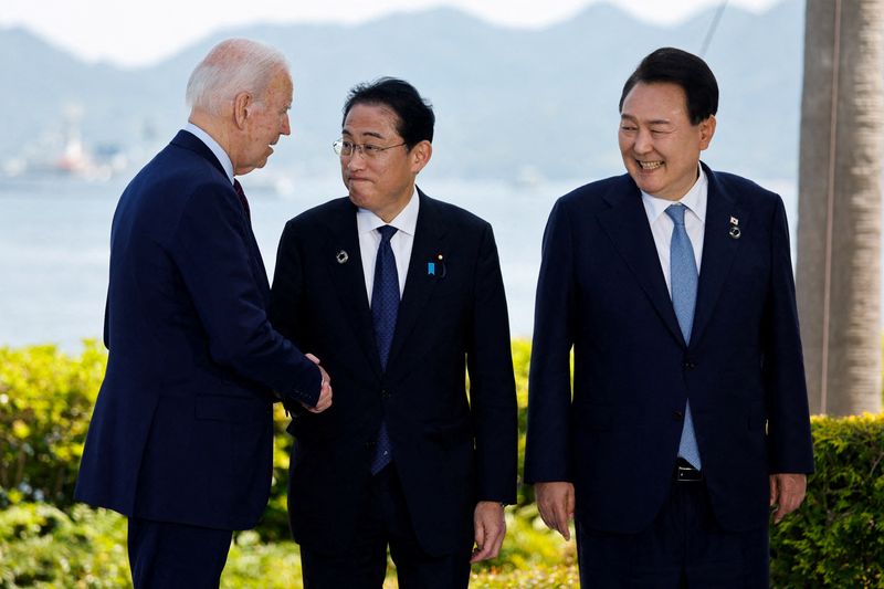 &copy; Reuters. U.S. President Joe Biden, Japan’s Prime Minister Fumio Kishida and South Korea’s President Yoon Suk Yeol attend a photo op on the day of trilateral engagement during the G7 Summit at the Grand Prince Hotel in Hiroshima, Japan, May 21, 2023. REUTERS/Jo
