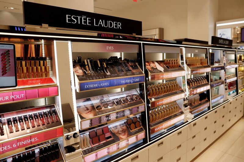 © Reuters. FILE PHOTO: The Estee Lauder section of the Nordstrom flagship store is seen during a media preview in New York, U.S., October 21, 2019. REUTERS/Shannon Stapleton