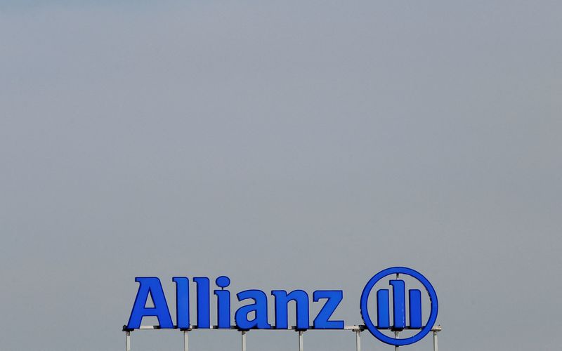 &copy; Reuters. FILE PHOTO: The logo of Europe's biggest insurer Allianz SE is pictured in Unterfoehring, near Munich February 26, 2014. . REUTERS/Michaela Rehle
