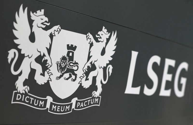 &copy; Reuters. FOTO DE ARCHIVO: El logotipo del London Stock Exchange Group se ve fuera de las oficinas en Canary Wharf en Londres, Reino Unido. 3 de agosto, 2023. REUTERS/Toby Melville/Archivo