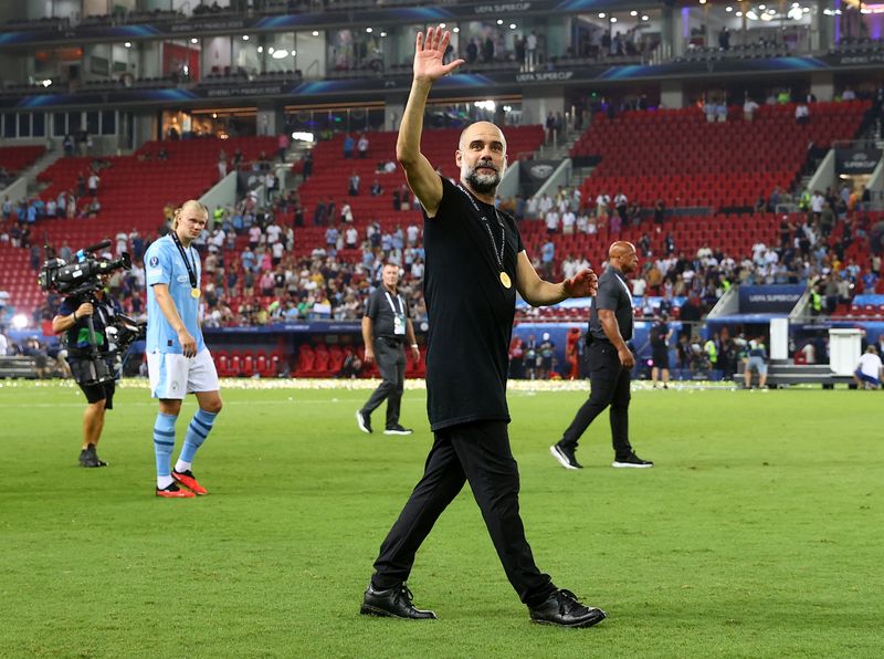 &copy; Reuters. Guardiola em jogo do Manchester City contra Sevilla
 16/8/2023     REUTERS/Stoyan Nenov