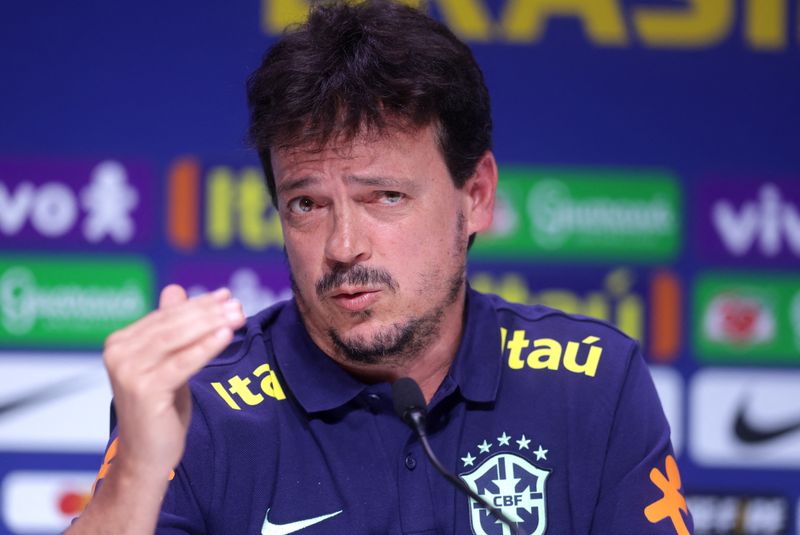 &copy; Reuters. Técnico interino da seleção brasileira, Fernando Diniz, durante entrevista coletiva no Rio de Janeiro
05/07/2023 REUTERS/Ricardo Moraes