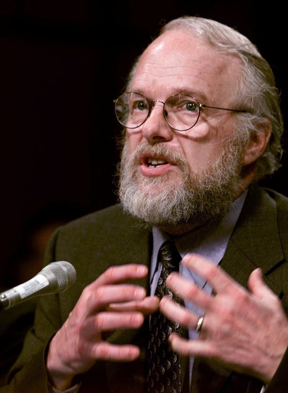 © Reuters. FILE PHOTO: CEO and Chairman of Adobe Systems, Inc. Dr. John Warnock testifies before the U.S. Senate Joint Economics Committee hearing on Capitol Hill, June 6, 2000. REUTERS/Larry Downing/File Photo