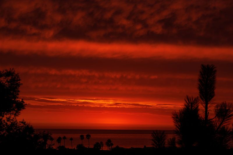 &copy; Reuters. Clouds in the sky after sunset over the Pacific Ocean as hurricane Hilary approaches Del Mar, California, U.S., August 19, 2023.  REUTERS/Mike Blake