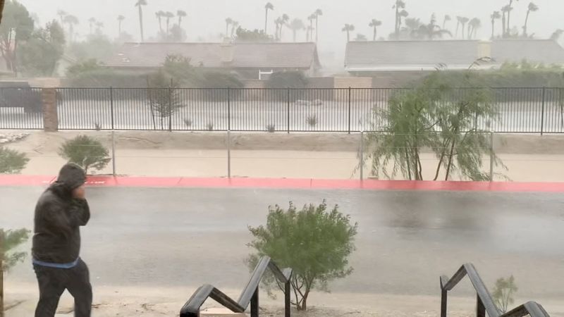 © Reuters. Strong winds and rain are seen from a residence as Tropical Storm Hilary approaches, in Cathedral City, California, U.S. August 20, 2023 in this screen grab obtained from social media video. Harry Parrish/via REUTERS  