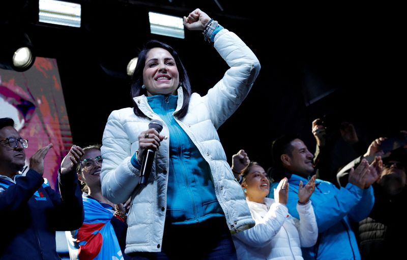 &copy; Reuters. La candidata presidencial ecuatoriana Luisa González habla durante un evento en la noche de las elecciones presidenciales, en Quito, Ecuador. 20 de agosto de 2023. REUTERS/Karen Toro