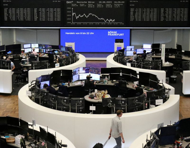 &copy; Reuters. مؤشر داكس الألماني في بورصة فرانكفورت يوم 18 أغسطس آب 2023 في صورة لرويترز.