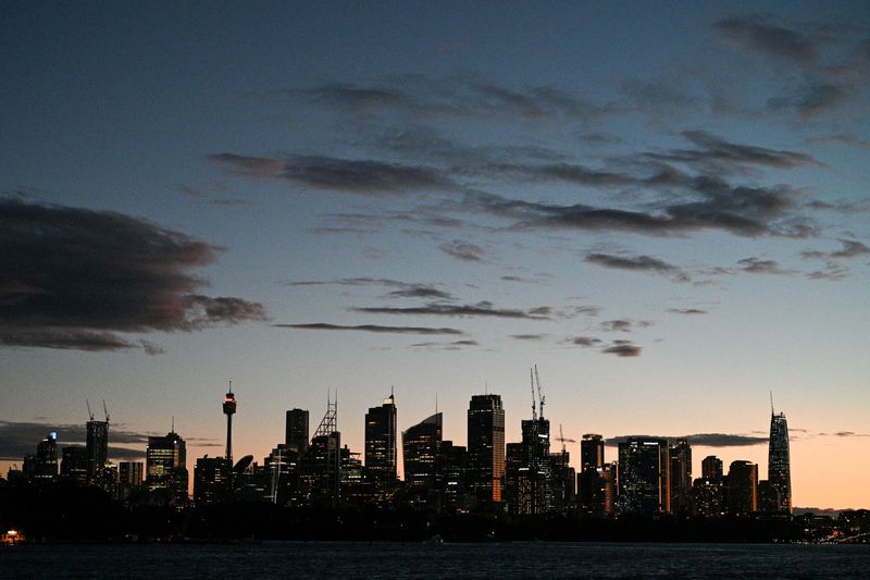 © Reuters. FILE PHOTO: The Sydney city centre skyline is seen in Sydney, Australia, August 16, 2020.  REUTERS/Loren Elliott/File Photo
