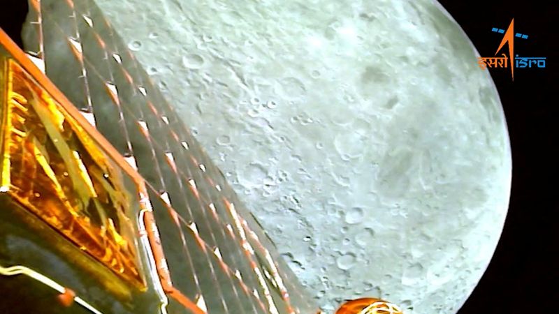 &copy; Reuters. مسبار تشاندرايان-3 الهندي يعرض منظرا للقمر خلال عملية دخول مدار القمر يوم الخامس من أغسطس آب 2023 في صورة ملتقطة من مقطع مصور صدر يوم السادس من 