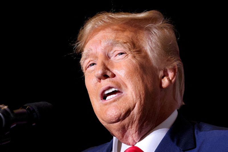 &copy; Reuters. FILE PHOTO: Former U.S. President and Republican presidential candidate Donald Trump speaks at a campaign event in Council Bluffs, Iowa, U.S., July 7, 2023. REUTERS/Scott Morgan/File Photo