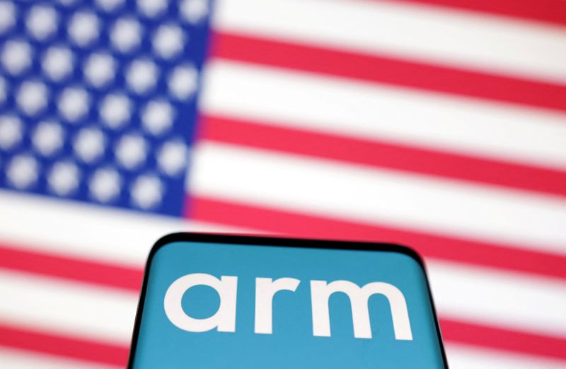 &copy; Reuters. Logo da Arm com bandeira norte-americana ao fundo
6/3/2023 REUTERS/Dado Ruvic/Ilustração/Arquivo