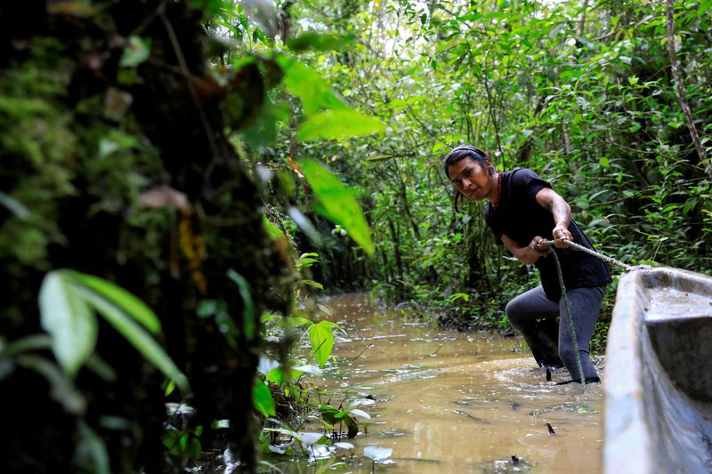 &copy; Reuters.  ８月２１日、    南米エクアドルで、アマゾンの一部での石油掘削とキト郊外の森林での鉱物採掘の禁止を問う住民投票が実施され、いずれも賛成多数で承認された。エクアドル・パスタサ