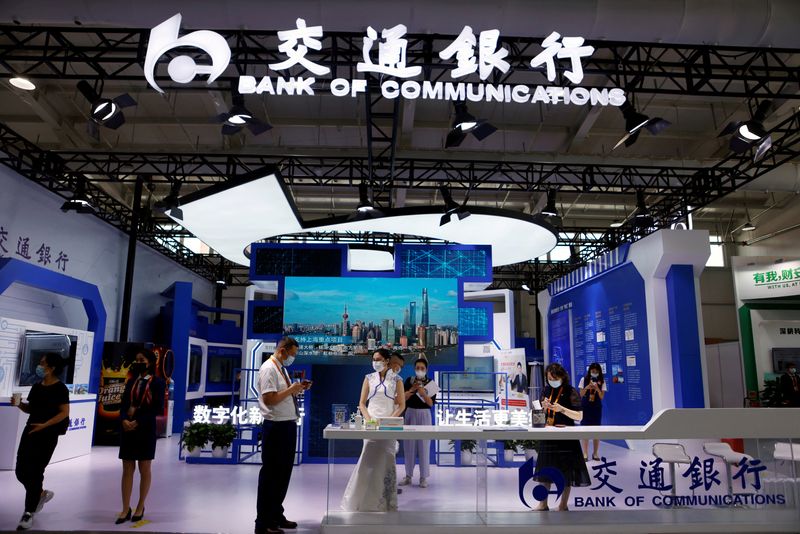 &copy; Reuters. FILE PHOTO: People visit the Bank of Communications' booth at the 2021 China International Fair for Trade in Services (CIFTIS) in Beijing, China September 3, 2021. REUTERS/Florence Lo/File Photo