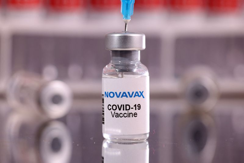 &copy; Reuters. FILE PHOTO: A vial labelled "Novavax V COVID-19 Vaccine" is seen in this illustration taken January 16, 2022. REUTERS/Dado Ruvic/Illustration/File Photo 
