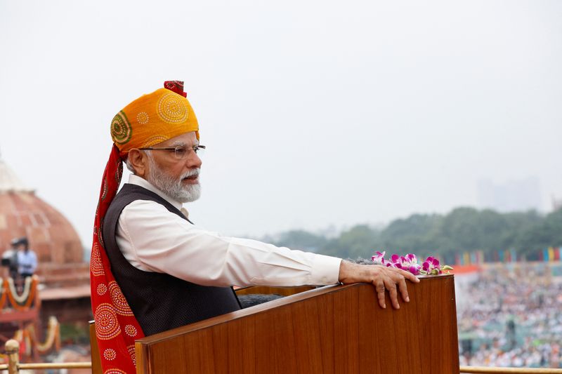 © Reuters. رئيس الوزراء الهندي ناريندرا مودي يلقي خطابا للأمة في يوم الاستقلال بدلهي يوم 15 أغسطس آب 2023. تصوير: ألطف حسين - رويترز