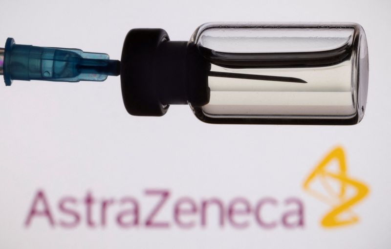 &copy; Reuters. FILE PHOTO: A vial and a syringe are seen in front of a displayed AstraZeneca logo, in this illustration taken, November 27, 2021. REUTERS/Dado Ruvic/Illustration/File Photo