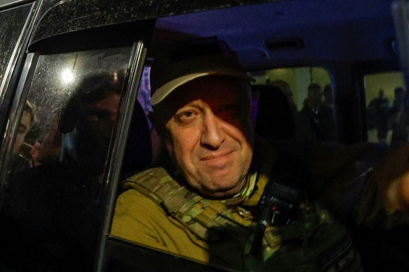 &copy; Reuters. FILE PHOTO: Wagner mercenary chief Yevgeny Prigozhin leaves the headquarters of the Southern Military District amid the group's pullout from the city of Rostov-on-Don, Russia, June 24, 2023. REUTERS/Alexander Ermochenko/File Photo