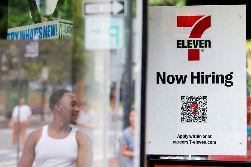 &copy; Reuters. FILE PHOTO: A 7-Eleven convenience store has a sign in the window reading "Now Hiring" in Cambridge, Massachusetts, U.S., July 8, 2022. REUTERS/Brian Snyder/File Photo