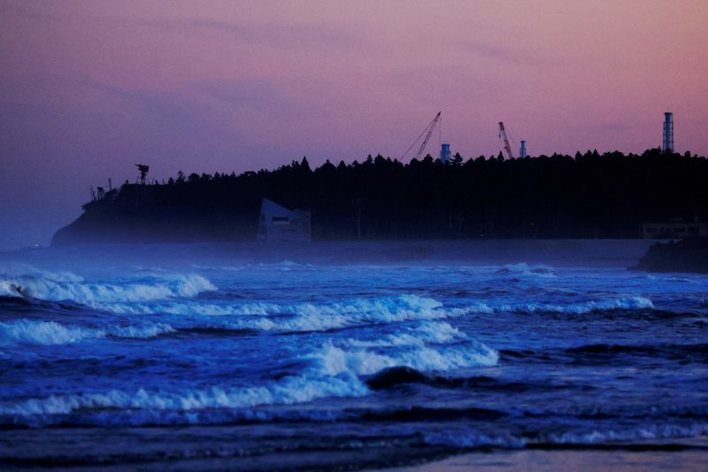 &copy; Reuters. 　８月２４日、東京電力は、福島第１原子力発電所の処理水の海洋放出を始める。写真は福島第１原発、２月撮影（２０２３年　ロイター／Kim Kyung-Hoon)