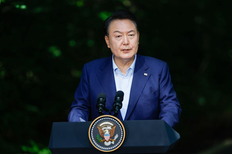 &copy; Reuters. الرئيس الكوري الجنوبي يون سوك يول خلال مؤتمر صحفي في ولاية ماريلاند بالولايات بالولايات المتحدة يوم 18 أغسطس آب 2023. تصوير: إيفلين هوكستاين - ر