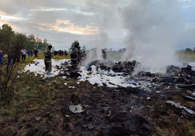 &copy; Reuters. Firefighters work amid aircraft wreckage at an accident scene following the crash of a private jet in the Tver region, Russia, August 23, 2023. Yevgeny Prigozhin, chief of Russian private mercenary group Wagner, was reportedly listed as a passenger on a p