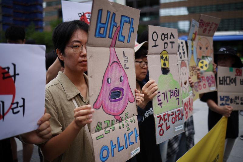 &copy; Reuters. Activists attend a protest against Japan's plan to release treated wastewater from the Fukushima nuclear power plant into the ocean, at the national assembly in Seoul, South Korea, August 24, 2023.    REUTERS/Kim Hong-Ji