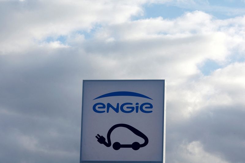 &copy; Reuters. FILE PHOTO: The logo of Engie is seen at a charging station for electric vehicles in Guignicourt, France, January 30, 2023. REUTERS/Pascal Rossignol/File Photo