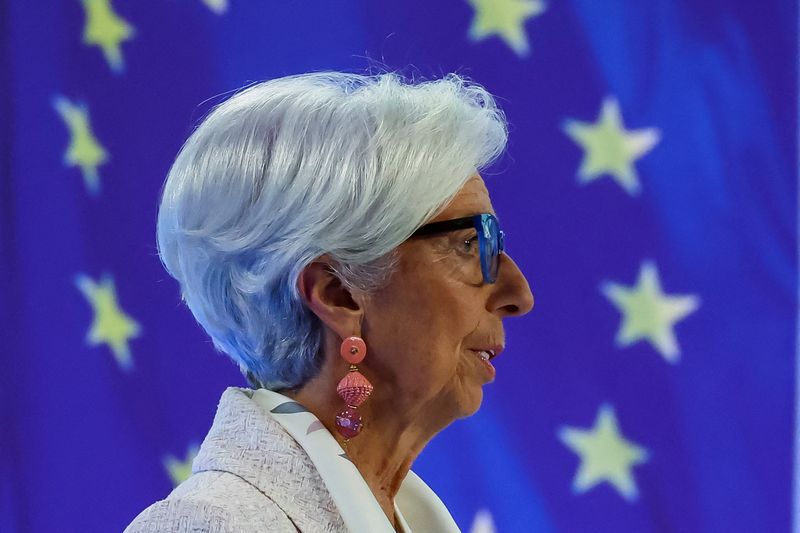 &copy; Reuters. FOTO DE ARCHIVO: La presidenta del Banco Central Europeo (BCE), Christine Lagarde, habla con los medios tras la reunión de política monetaria del Consejo de Gobierno en la sede del BCE en Fráncfort, Alemania, 27 de julio de 2023. REUTERS/Kai Pfaffenbac