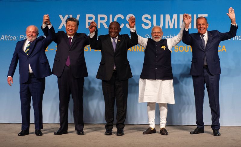 &copy; Reuters. الرئيس البرازيلي لولا دا سيلفا والرئيسي الصيني شي جين بينغ ورئيس جنوب أفريقيا سيريل رامابوسا ورئيس وزراء الهند ناريندرا مودي ووزير خارجية 