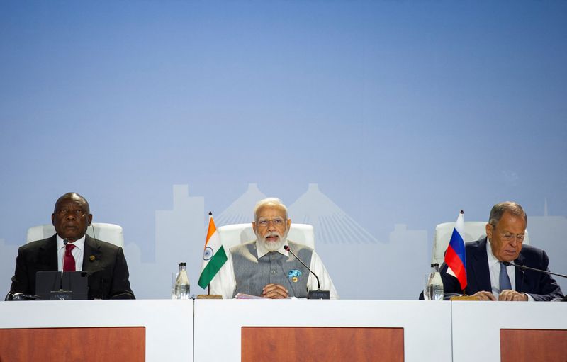 © Reuters. South Africa's President Cyril Ramaphosa, India's Prime Minister Narendra Modi and Russia's Foreign Minister Sergei Lavrov attend a press conference as the BRICS Summit is held in Johannesburg, South Africa August 24, 2023. REUTERS/Alet Pretorius