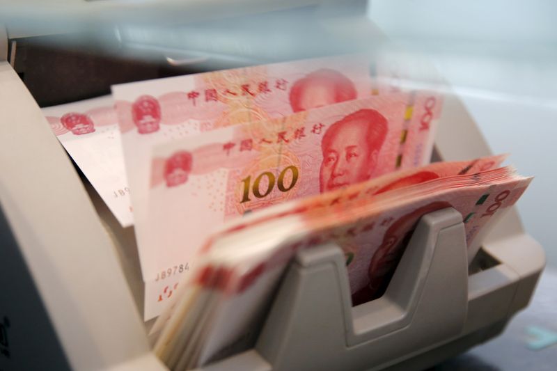 &copy; Reuters. Chinese 100 yuan banknotes are seen in a counting machine while a clerk counts them at a branch of a commercial bank in Beijing, China, in this March 30, 2016 file picture. REUTERS/Kim Kyung-Hoon/File Photo