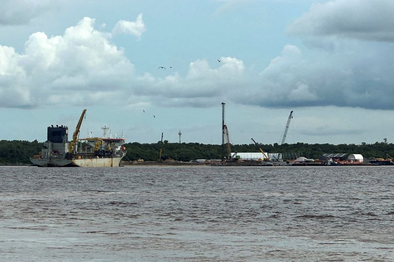 &copy; Reuters. Una petroliera al largo della costa di Georgetown in Guyana. 28 giugno 2023.  REUTERS/Sabrina Valle/File Photo