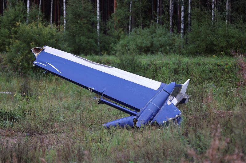 &copy; Reuters. Photo d'une épave de l'avion privé lié au chef du groupe paramilitaire Wagner, Evguéni Prigojine, visible près du lieu du crash dans la région de Tver, en Russie. /Photo prise le 24 août 2023 dans la région de Tver, Russie/REUTERS/Marina Lystseva