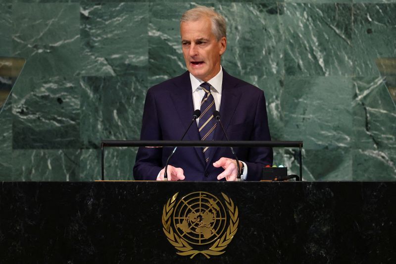 &copy; Reuters. يوناس جار ستوره رئيس وزراء النرويج أثناء كلمة أمام الجمعية العامة للأمم المتحدة في نيويورك يوم 22 سبتمبر أيلول 2022. تصوير: مايك سيجار - رويترز. 